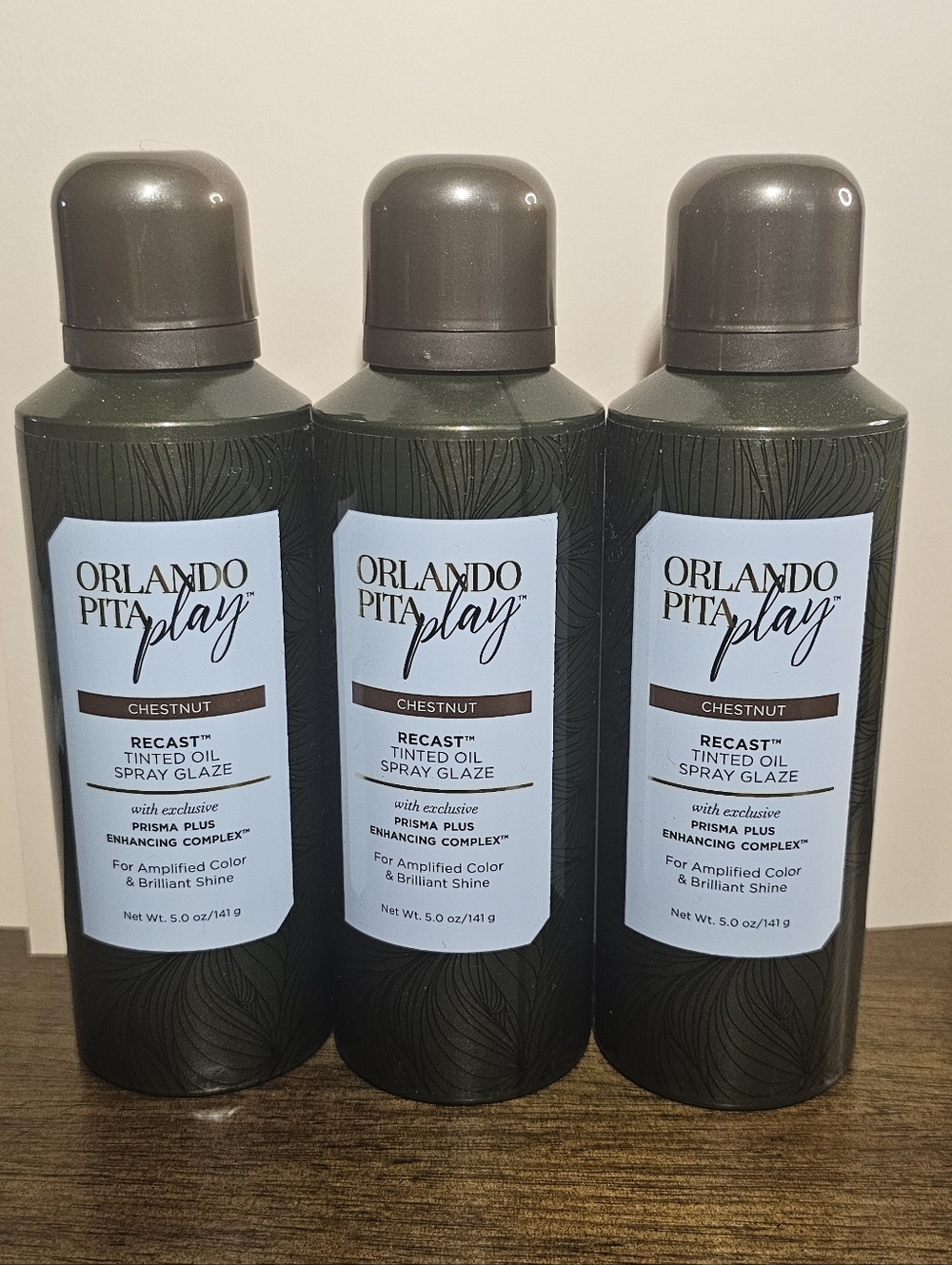 Orlando Pita Play Recast™ Tinted Oil Spray Glaze in the shade Chestnut. 3 PACK